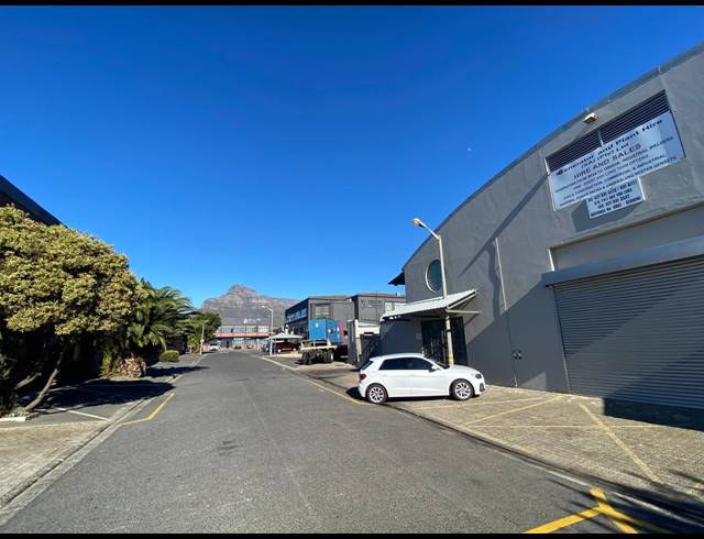 1,111M² WAREHOUSE TO LET IN PAARDEN EILAND